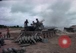 Standbild M-110 SP 8-Zoll howitzer Cu Chi Vietnam, 1967, aus Sekunde 8 historischem Filmmaterial Videoclip 65675047442