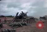 Standbild M-110 SP 8-Zoll howitzer Cu Chi Vietnam, 1967, aus Sekunde 9 historischem Filmmaterial Videoclip 65675047442