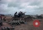 Standbild M-110 SP 8-Zoll howitzer Cu Chi Vietnam, 1967, aus Sekunde 14 historischem Filmmaterial Videoclip 65675047442