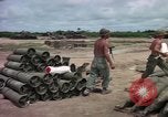 Standbild M-110 SP 8-Zoll howitzer Cu Chi Vietnam, 1967, aus Sekunde 19 historischem Filmmaterial Videoclip 65675047442