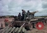 Standbild M-110 SP 8-Zoll howitzer Cu Chi Vietnam, 1967, aus Sekunde 24 historischem Filmmaterial Videoclip 65675047442