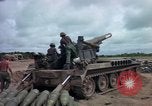 Standbild M-110 SP 8-Zoll howitzer Cu Chi Vietnam, 1967, aus Sekunde 25 historischem Filmmaterial Videoclip 65675047442