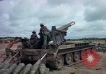 Standbild M-110 SP 8-Zoll howitzer Cu Chi Vietnam, 1967, aus Sekunde 26 historischem Filmmaterial Videoclip 65675047442