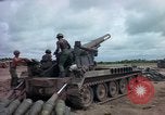 Standbild M-110 SP 8-Zoll howitzer Cu Chi Vietnam, 1967, aus Sekunde 27 historischem Filmmaterial Videoclip 65675047442