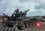 Standbild M-110 SP 8-Zoll howitzer Cu Chi Vietnam, 1967, aus Sekunde 28 historischem Filmmaterial Videoclip 65675047442