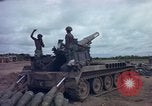 Standbild M-110 SP 8-Zoll howitzer Cu Chi Vietnam, 1967, aus Sekunde 32 historischem Filmmaterial Videoclip 65675047442