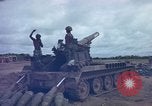 Standbild M-110 SP 8-Zoll howitzer Cu Chi Vietnam, 1967, aus Sekunde 37 historischem Filmmaterial Videoclip 65675047442