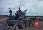Standbild M-110 SP 8-Zoll howitzer Cu Chi Vietnam, 1967, aus Sekunde 38 historischem Filmmaterial Videoclip 65675047442