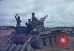 Standbild M-110 SP 8-Zoll howitzer Cu Chi Vietnam, 1967, aus Sekunde 39 historischem Filmmaterial Videoclip 65675047442