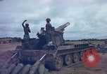 Standbild M-110 SP 8-Zoll howitzer Cu Chi Vietnam, 1967, aus Sekunde 42 historischem Filmmaterial Videoclip 65675047442