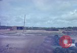 Standbild M-110 SP 8-Zoll howitzer Cu Chi Vietnam, 1967, aus Sekunde 45 historischem Filmmaterial Videoclip 65675047442