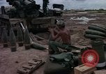 Standbild M-110 SP 8-Zoll howitzer Cu Chi Vietnam, 1967, aus Sekunde 48 historischem Filmmaterial Videoclip 65675047442