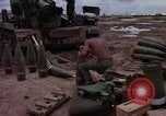 Standbild M-110 SP 8-Zoll howitzer Cu Chi Vietnam, 1967, aus Sekunde 50 historischem Filmmaterial Videoclip 65675047442