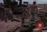 Standbild M-110 SP 8-Zoll howitzer Cu Chi Vietnam, 1967, aus Sekunde 51 historischem Filmmaterial Videoclip 65675047442