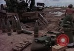 Standbild M-110 SP 8-Zoll howitzer Cu Chi Vietnam, 1967, aus Sekunde 52 historischem Filmmaterial Videoclip 65675047442