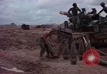 Standbild M-110 SP 8-Zoll howitzer Cu Chi Vietnam, 1967, aus Sekunde 53 historischem Filmmaterial Videoclip 65675047442