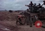 Standbild M-110 SP 8-Zoll howitzer Cu Chi Vietnam, 1967, aus Sekunde 54 historischem Filmmaterial Videoclip 65675047442