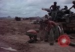 Standbild M-110 SP 8-Zoll howitzer Cu Chi Vietnam, 1967, aus Sekunde 56 historischem Filmmaterial Videoclip 65675047442