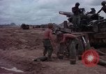 Standbild M-110 SP 8-Zoll howitzer Cu Chi Vietnam, 1967, aus Sekunde 57 historischem Filmmaterial Videoclip 65675047442