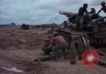 Standbild M-110 SP 8-Zoll howitzer Cu Chi Vietnam, 1967, aus Sekunde 61 historischem Filmmaterial Videoclip 65675047442