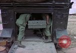 Standbild Field Artillery Digital Automatic Computer Cu Chi Vietnam, 1967, aus Sekunde 15 historischem Filmmaterial Videoclip 65675047443