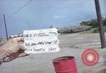 Immagine di Fire direzione Centro sandbagged bunker Cu Chi Vietnam, 1967, secondo 1 filmato di repertorio 65675047445
