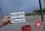 Immagine di Fire direzione Centro sandbagged bunker Cu Chi Vietnam, 1967, secondo 3 filmato di repertorio 65675047445