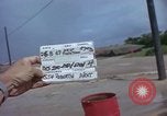 Immagine di Fire direzione Centro sandbagged bunker Cu Chi Vietnam, 1967, secondo 4 filmato di repertorio 65675047445