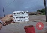 Immagine di Fire direzione Centro sandbagged bunker Cu Chi Vietnam, 1967, secondo 6 filmato di repertorio 65675047445