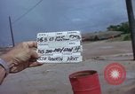 Immagine di Fire direzione Centro sandbagged bunker Cu Chi Vietnam, 1967, secondo 7 filmato di repertorio 65675047445