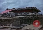 Immagine di Fire direzione Centro sandbagged bunker Cu Chi Vietnam, 1967, secondo 9 filmato di repertorio 65675047445