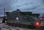 Immagine di Fire direzione Centro sandbagged bunker Cu Chi Vietnam, 1967, secondo 32 filmato di repertorio 65675047445