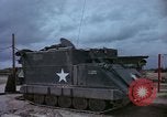 Immagine di Fire direzione Centro sandbagged bunker Cu Chi Vietnam, 1967, secondo 34 filmato di repertorio 65675047445
