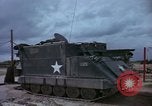 Immagine di Fire direzione Centro sandbagged bunker Cu Chi Vietnam, 1967, secondo 35 filmato di repertorio 65675047445