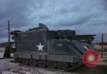 Immagine di Fire direzione Centro sandbagged bunker Cu Chi Vietnam, 1967, secondo 37 filmato di repertorio 65675047445