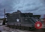 Immagine di Fire direzione Centro sandbagged bunker Cu Chi Vietnam, 1967, secondo 41 filmato di repertorio 65675047445