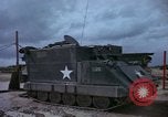Immagine di Fire direzione Centro sandbagged bunker Cu Chi Vietnam, 1967, secondo 44 filmato di repertorio 65675047445