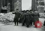 Image maréchal Georgi Zhukov tours Berlin Berlin Allemagne, 1945, de la seconde 28 séquences d'archives historiques vidéo 65675047457