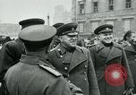 Image maréchal Georgi Zhukov tours Berlin Berlin Allemagne, 1945, de la seconde 31 séquences d'archives historiques vidéo 65675047457