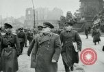 Image maréchal Georgi Zhukov tours Berlin Berlin Allemagne, 1945, de la seconde 47 séquences d'archives historiques vidéo 65675047457