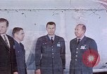 Standbild air force Offiziere Denver Colorado USA, 1958, aus Sekunde 1 historischem Filmmaterial Videoclip 65675047479