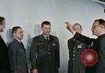 Standbild air force Offiziere Denver Colorado USA, 1958, aus Sekunde 13 historischem Filmmaterial Videoclip 65675047479
