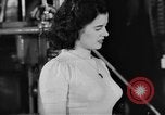 Standbild Frauen Krieg Arbeiter Moden Chicago Illinois USA, 1943, aus Sekunde 12 historischem Filmmaterial Videoclip 65675047522