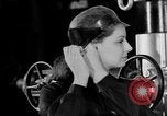 Standbild Frauen Krieg Arbeiter Moden Chicago Illinois USA, 1943, aus Sekunde 24 historischem Filmmaterial Videoclip 65675047522