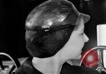 Standbild Frauen Krieg Arbeiter Moden Chicago Illinois USA, 1943, aus Sekunde 32 historischem Filmmaterial Videoclip 65675047522