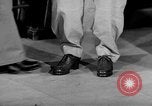Standbild Frauen Krieg Arbeiter Moden Chicago Illinois USA, 1943, aus Sekunde 36 historischem Filmmaterial Videoclip 65675047522
