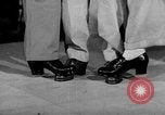 Standbild Frauen Krieg Arbeiter Moden Chicago Illinois USA, 1943, aus Sekunde 38 historischem Filmmaterial Videoclip 65675047522