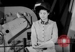 Standbild Frauen Krieg Arbeiter Moden Chicago Illinois USA, 1943, aus Sekunde 42 historischem Filmmaterial Videoclip 65675047522