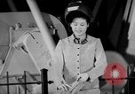 Standbild Frauen Krieg Arbeiter Moden Chicago Illinois USA, 1943, aus Sekunde 43 historischem Filmmaterial Videoclip 65675047522