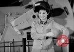 Standbild Frauen Krieg Arbeiter Moden Chicago Illinois USA, 1943, aus Sekunde 44 historischem Filmmaterial Videoclip 65675047522